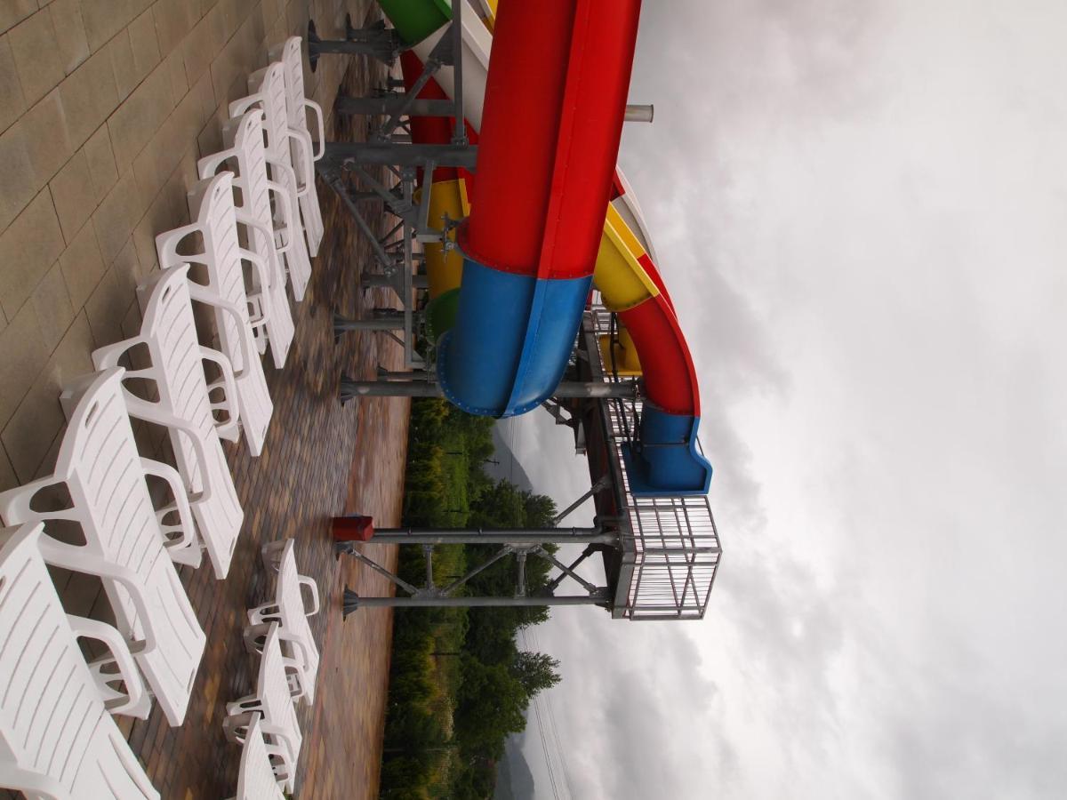Tulipan Hotel Aquapark Vyshkove Exterior photo