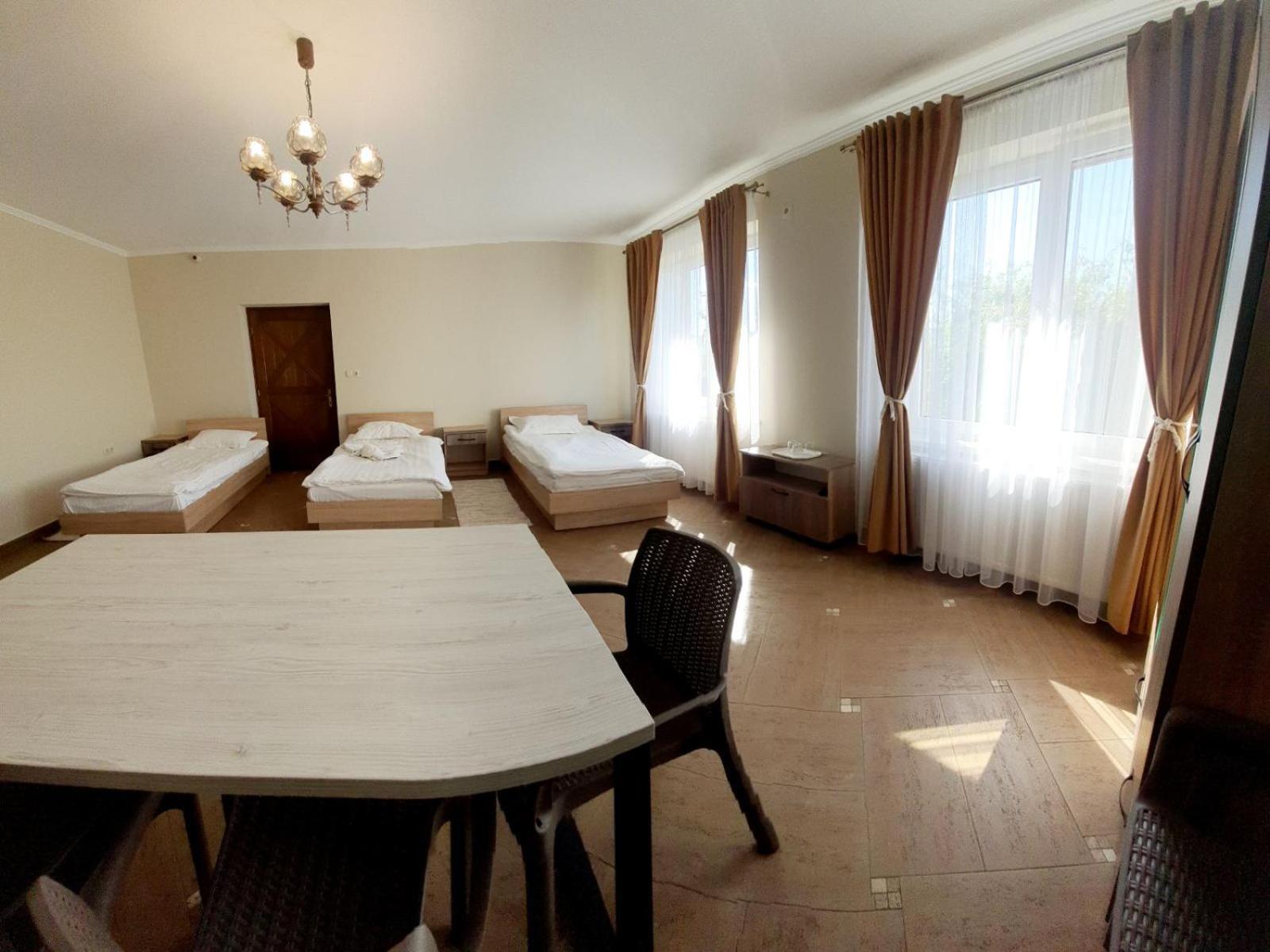Tulipan Hotel Aquapark Vyshkove Exterior photo