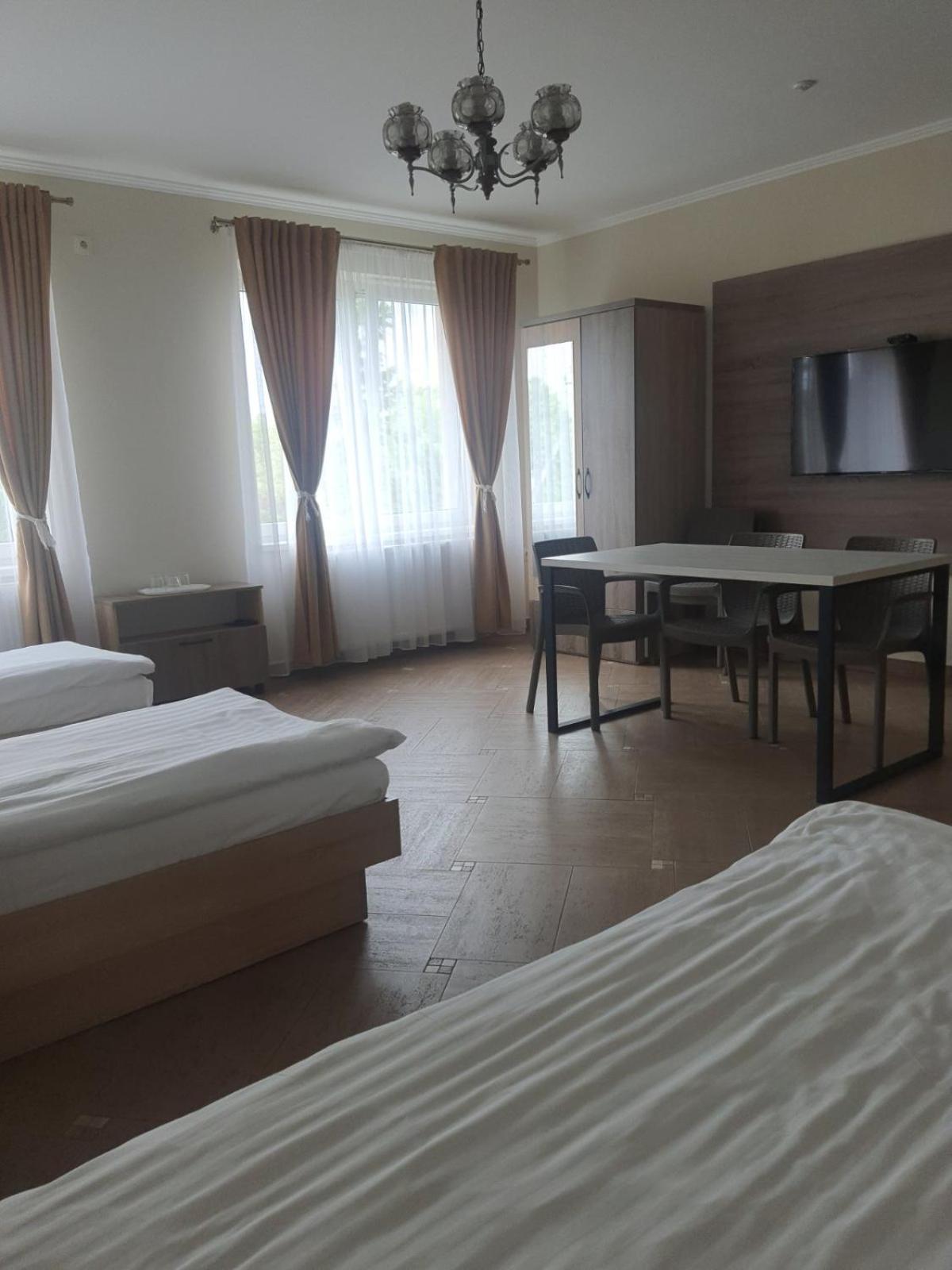 Tulipan Hotel Aquapark Vyshkove Exterior photo